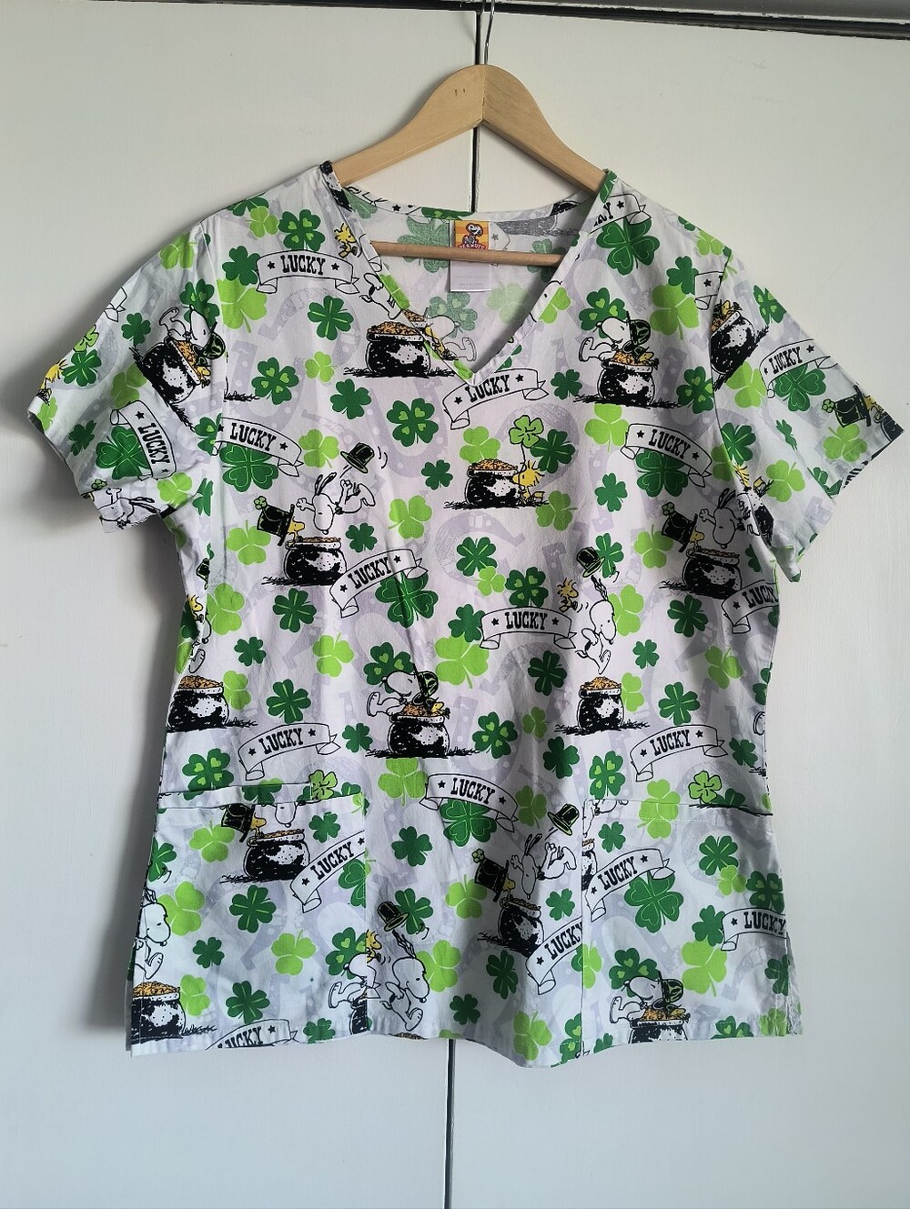 Snoopy Woodstock Peanuts Shamrock St Patrick's Day Scrub Top M